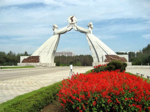Cổng vòm thống nhất – nơi thể hiện ước mơ hòa hợp giữa hai miền Nam – Bắc Triều Tiên. du lịch Triều Tiên